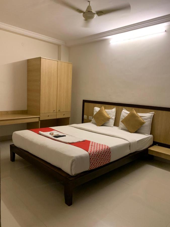 Hotel Half Moon Chennai Bagian luar foto