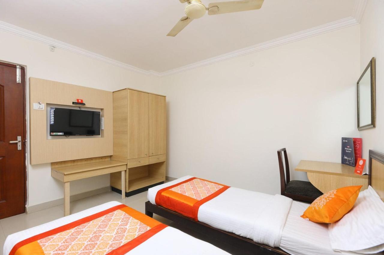 Hotel Half Moon Chennai Bagian luar foto