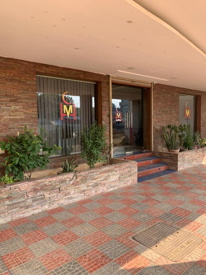 Hotel Half Moon Chennai Bagian luar foto