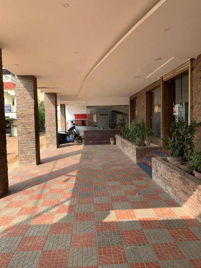 Hotel Half Moon Chennai Bagian luar foto