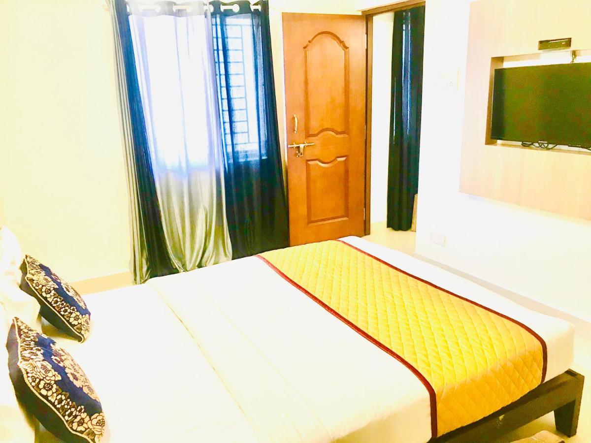 Hotel Half Moon Chennai Bagian luar foto