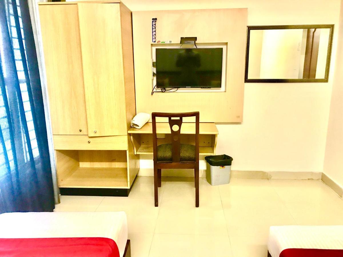 Hotel Half Moon Chennai Bagian luar foto