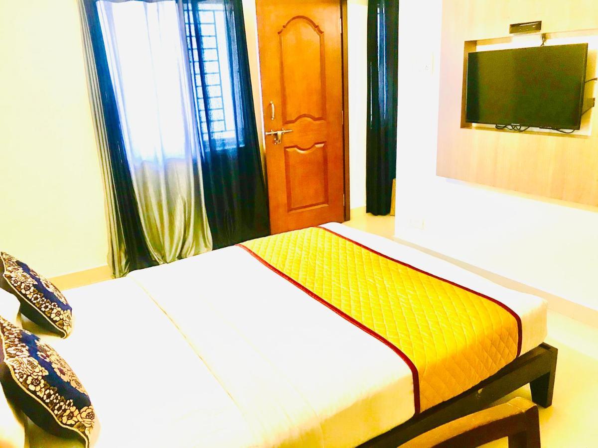 Hotel Half Moon Chennai Bagian luar foto