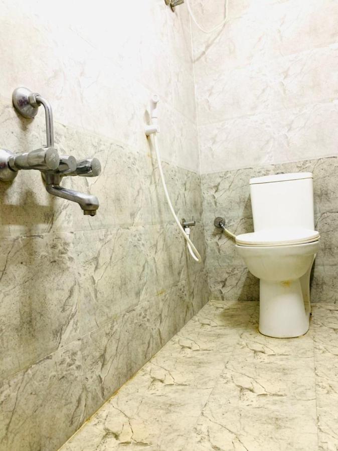 Hotel Half Moon Chennai Bagian luar foto