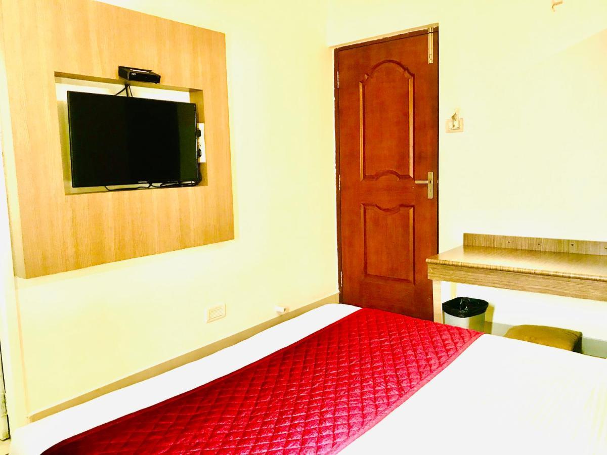 Hotel Half Moon Chennai Bagian luar foto