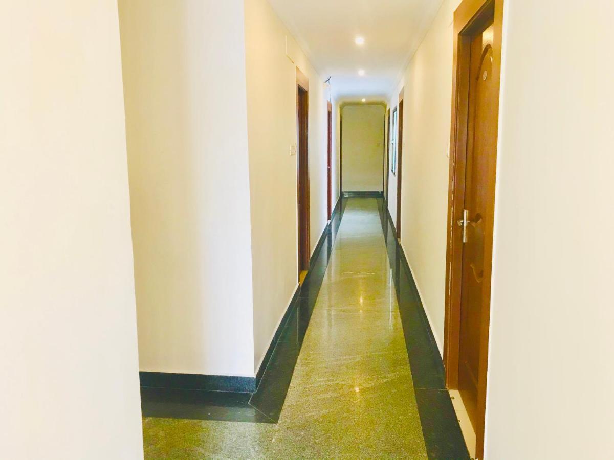 Hotel Half Moon Chennai Bagian luar foto