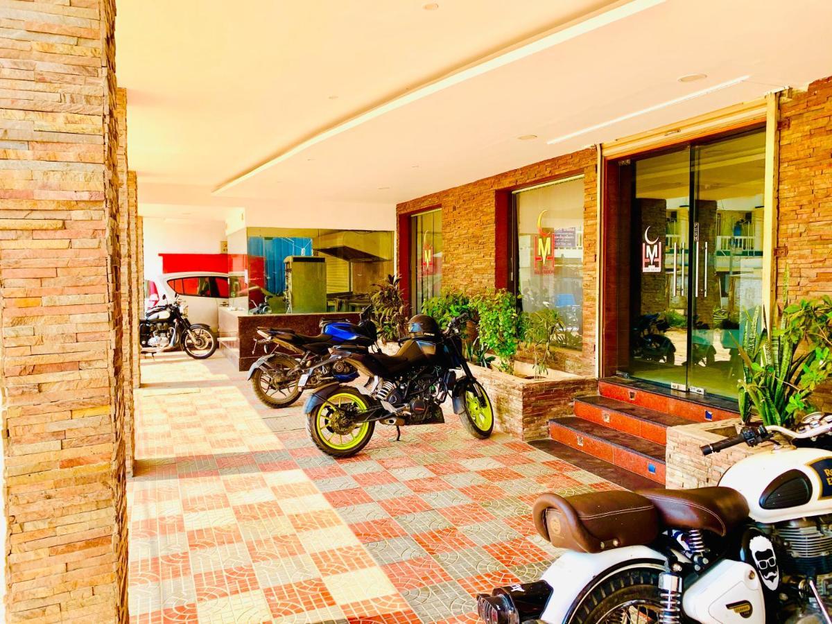 Hotel Half Moon Chennai Bagian luar foto